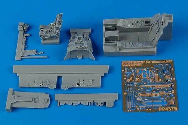  Hobby Boss F-105D Thunderchief  (AIRES4379) 