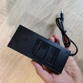      Mini UPS V1203W (12V) 8000mAh 6