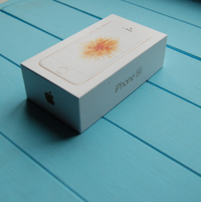  Apple iPhone SE Gold