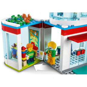  Lego City  (60330) 10