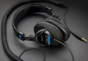   Sony MDR-7506 6