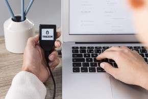  Trezor Model T 3