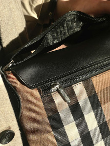   Burberry    (1038325490) 16