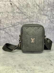   Louis Vuitton   (1555377364)