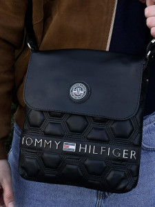   Tommy Hilfiger   (1634912372)