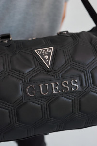   Guess (1652471093) 12