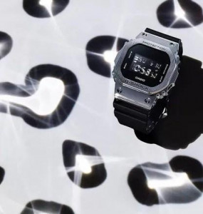   Casio GM-5600-1ER 4