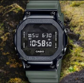   Casio GM-5600B-3ER 4