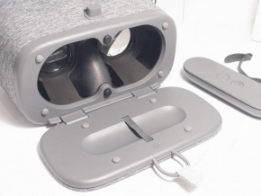    Google Daydream View 7