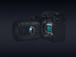   Panasonic DC-GH5 Body 11