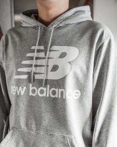  New Balance NB ESSENTIALS STACKED LOGO PO M (MT03558AG) 9