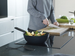  WOK Fiskars Hard Face 28  4.5   (1020892) 3