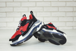  Balenciaga Triple S    (   -) 7