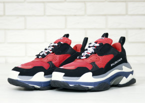  Balenciaga Triple S    (   -) 8