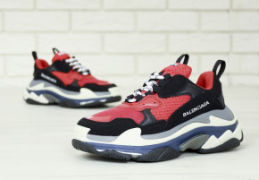  Balenciaga Triple S    (   -) 9