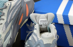   Adidas Yeezy Boost 700 V2 Inertia Reflective (    ) 4