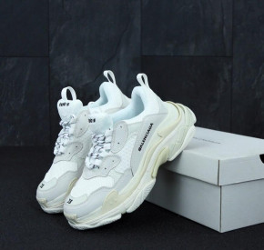 Ƴ  Balenciaga Triple S   (      )