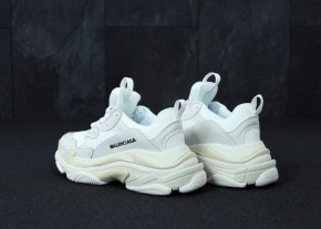 Ƴ  Balenciaga Triple S   (      ) 6