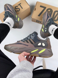    Yeezy Boost 700 Mauve (   700) 8