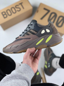    Yeezy Boost 700 Mauve (   700) 10