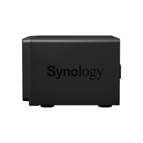   Synology NAS (DS1621+) 8