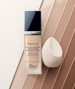   Dior Diorskin Forever 040 - Miel ()