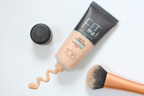   Maybelline Fit Me Matte and Poreless 105 - Fair Ivory () 4