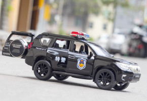  Neca    Land Cruiser  3