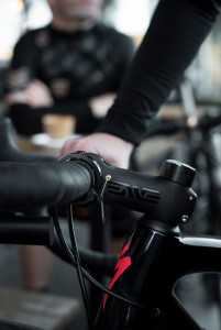  Knog Oi Luxe Large Matte Black 10