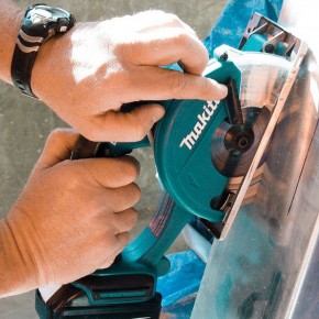  Makita DCS550Z 4