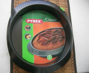    Pyrex Classic 28  3