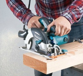   Makita HS7101 4