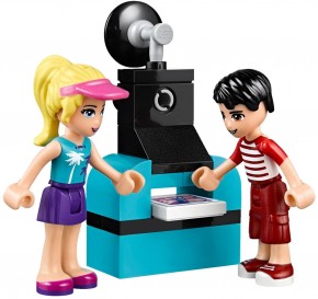  Lego Friends   -    (41129) 10