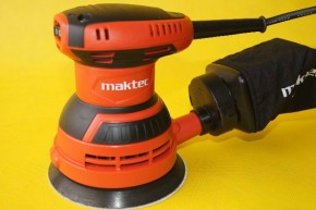   Maktec MT924 4