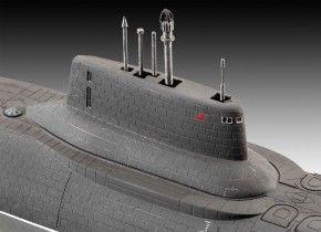   Revell 3-    1981  Soviet Submarine Typhoon Class 1:400 10+ (5138) 4