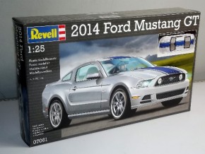   Revell 3-   2014 Ford Mustang GT 1:25 10+ (7061) 4