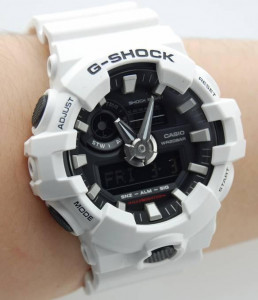   Casio G-SHOCK GA-700-7AER 3