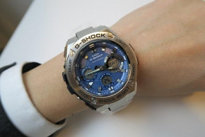   Casio G-SHOCK GST-W110D-2AER 3