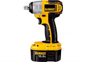   DeWalt DCF830M2